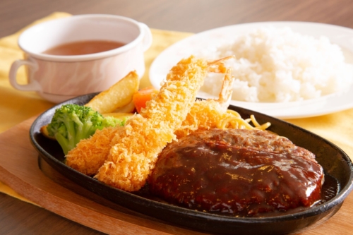 Hamburger steak and fried shrimp set